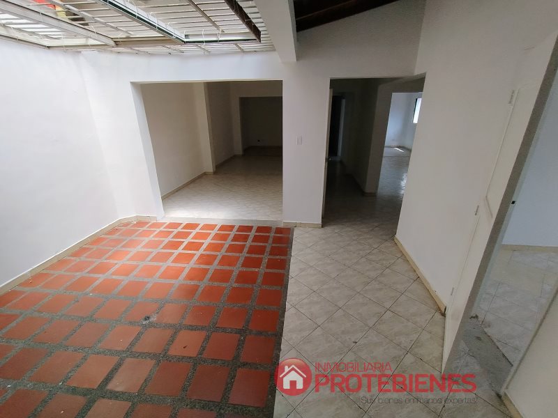 Casa-local en Arriendo en Laureles